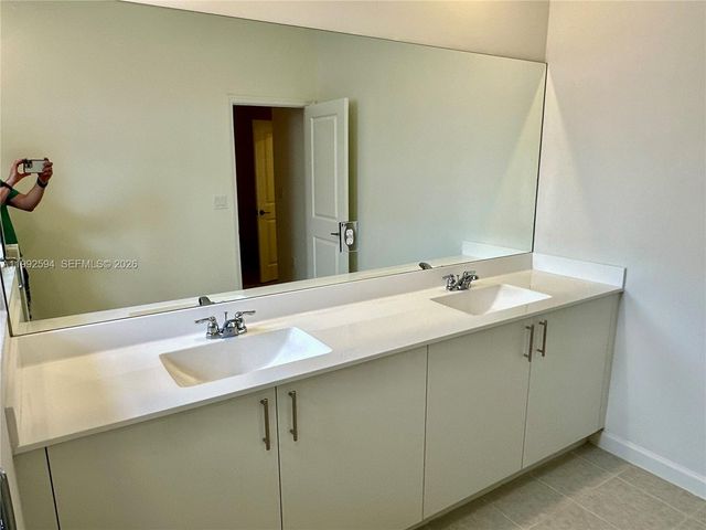 2867 SE 25th TER ., Homestead, FL 33035