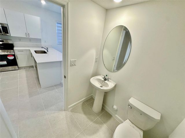 2867 SE 25th TER ., Homestead, FL 33035