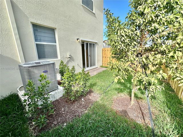 2867 SE 25th TER ., Homestead, FL 33035