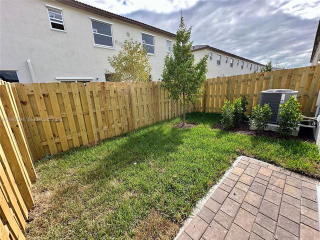 2867 SE 25th TER ., Homestead, FL 33035