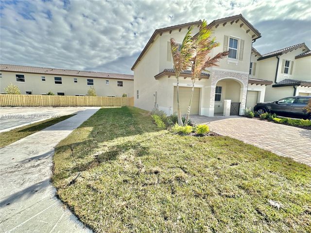 2867 SE 25th TER ., Homestead, FL 33035