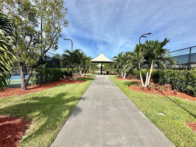 2867 SE 25th TER ., Homestead, FL 33035