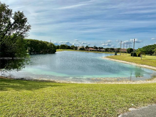 2867 SE 25th TER ., Homestead, FL 33035