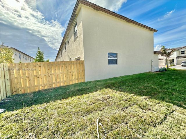 2867 SE 25th TER ., Homestead, FL 33035