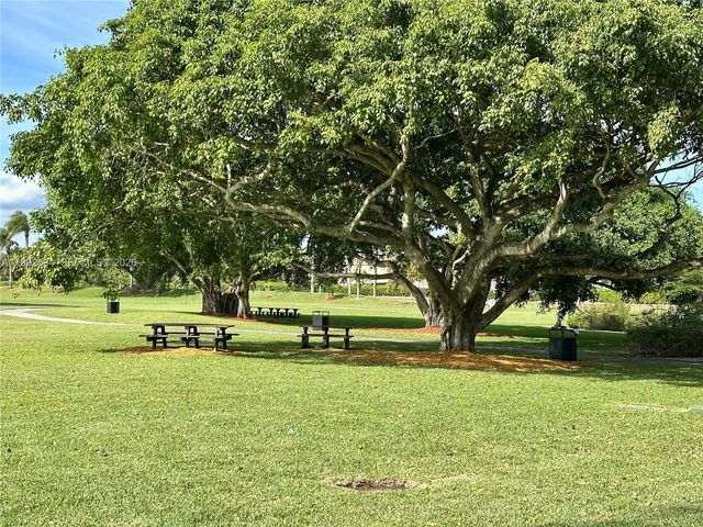 2867 SE 25th TER ., Homestead, FL 33035