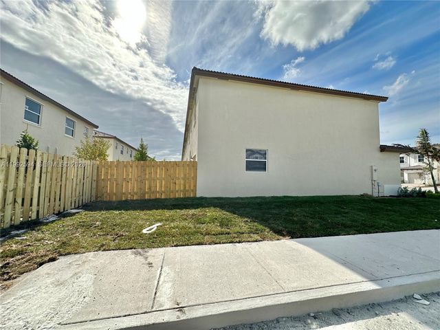 2867 SE 25th TER ., Homestead, FL 33035