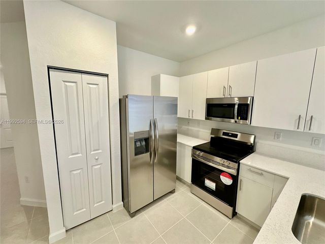 2867 SE 25th TER ., Homestead, FL 33035