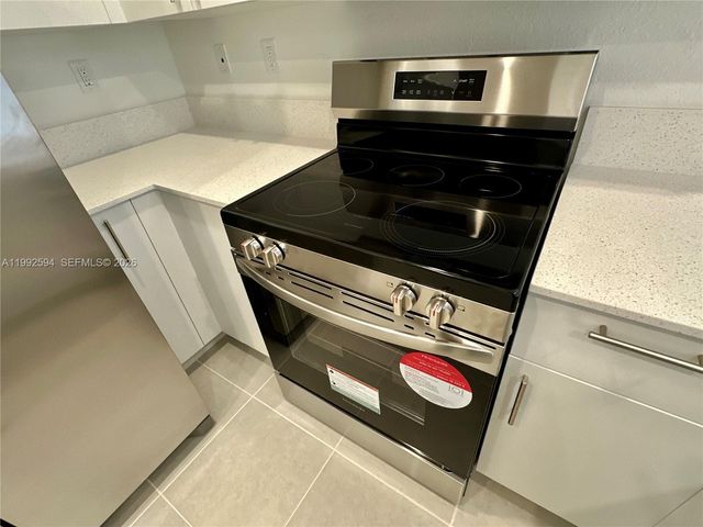 2867 SE 25th TER ., Homestead, FL 33035