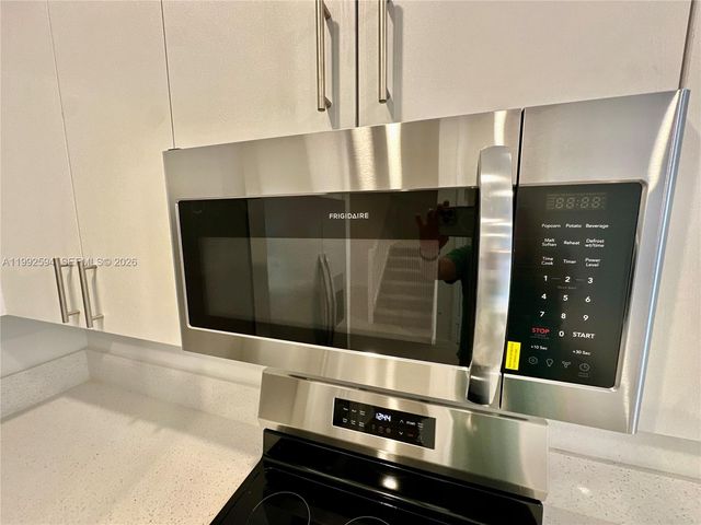 2867 SE 25th TER ., Homestead, FL 33035