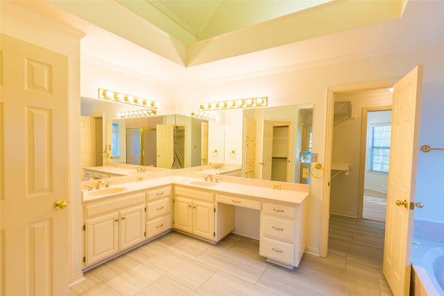 2411 Cross Timbers Trail, Arlington, TX 76006