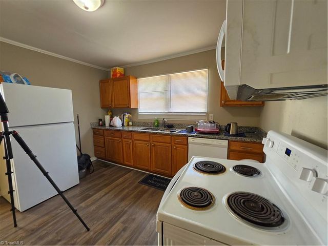 15 College Street, Thomasville, NC 27360