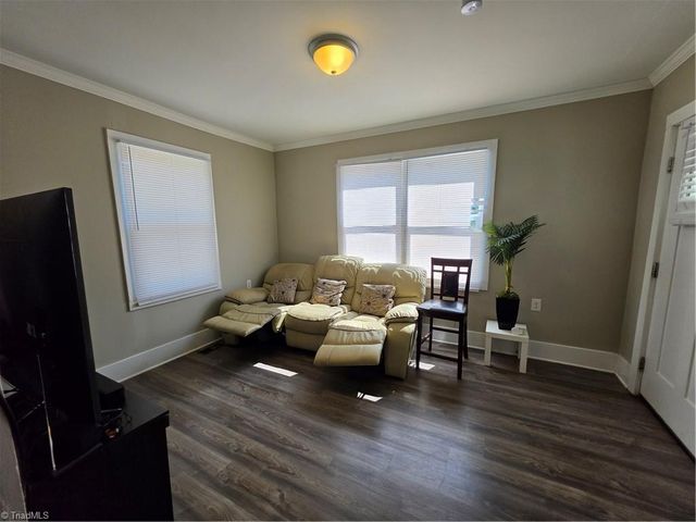 15 College Street, Thomasville, NC 27360