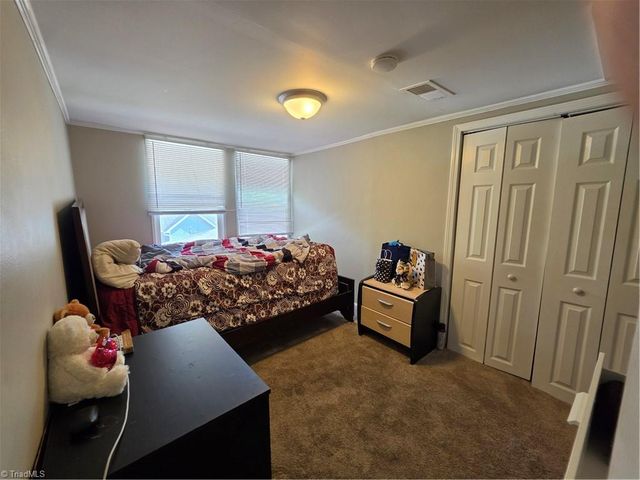 15 College Street, Thomasville, NC 27360