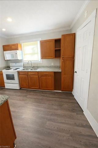 15 College Street, Thomasville, NC 27360