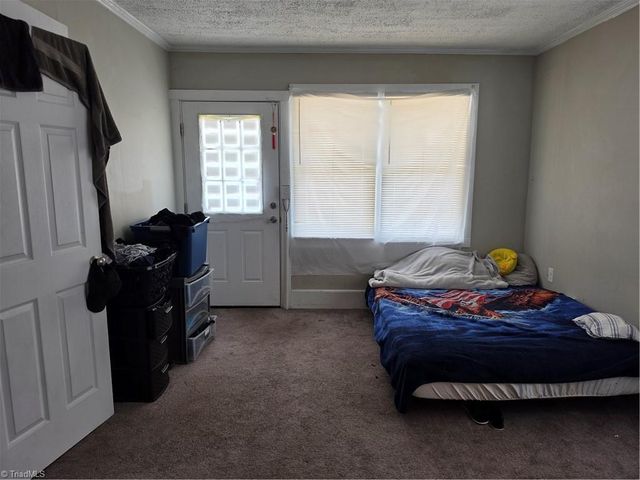 15 College Street, Thomasville, NC 27360