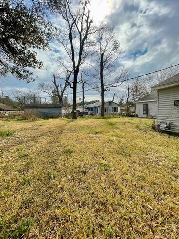 3190 Willowood Drive, Beaumont, TX 77703