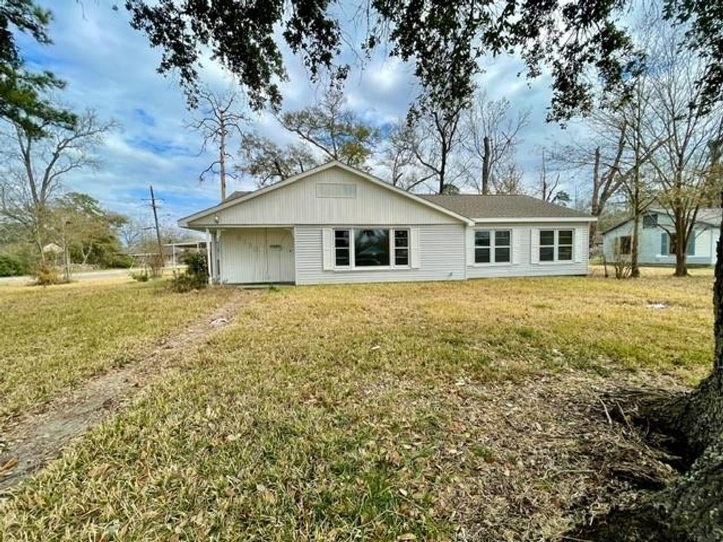 3190 Willowood Drive, Beaumont, TX 77703