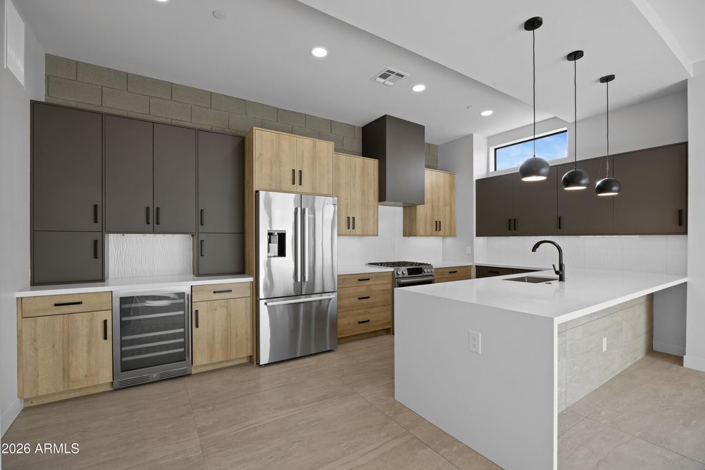Image 10 of property listing at 377 E WINDSOR Avenue 13, Phoenix, AZ 85004