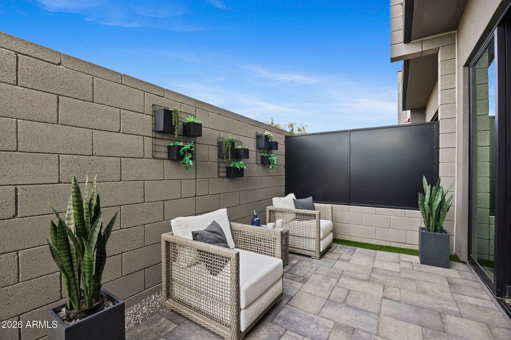 Image 12 of property listing at 377 E WINDSOR Avenue 13, Phoenix, AZ 85004