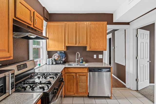 96 Winifred Street W, Saint Paul, MN 55107