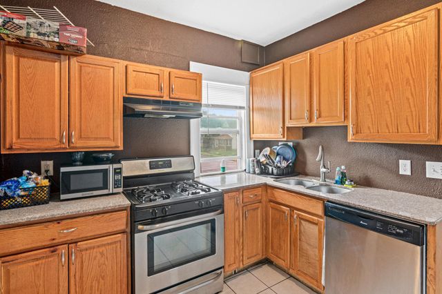 96 Winifred Street W, Saint Paul, MN 55107