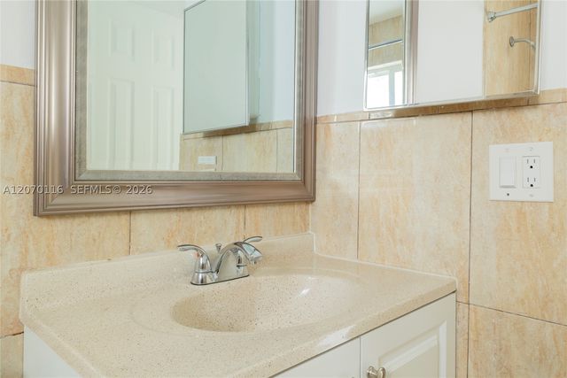 1091 SW 4th St 2, Miami, FL 33130