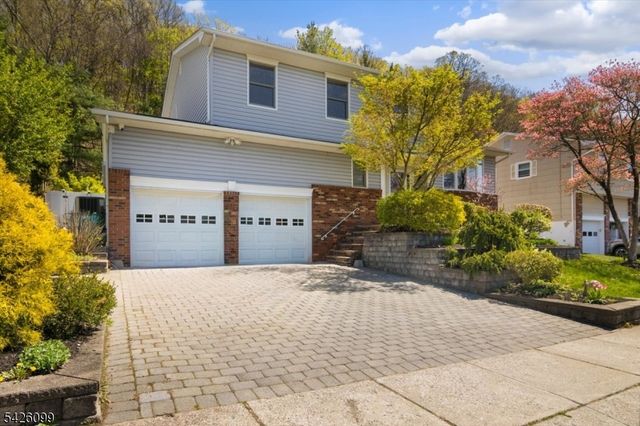 52 Molinari Dr, Wanaque Boro, NJ 07465