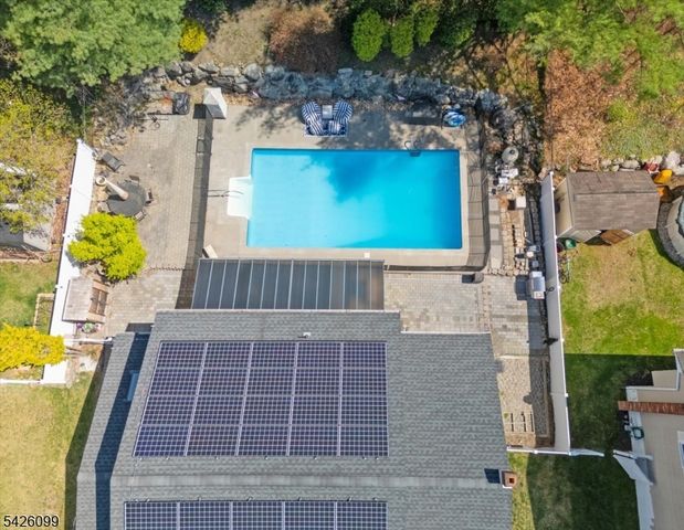 52 Molinari Dr, Wanaque Boro, NJ 07465