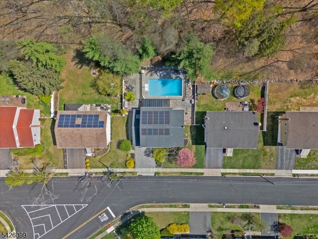 52 Molinari Dr, Wanaque Boro, NJ 07465