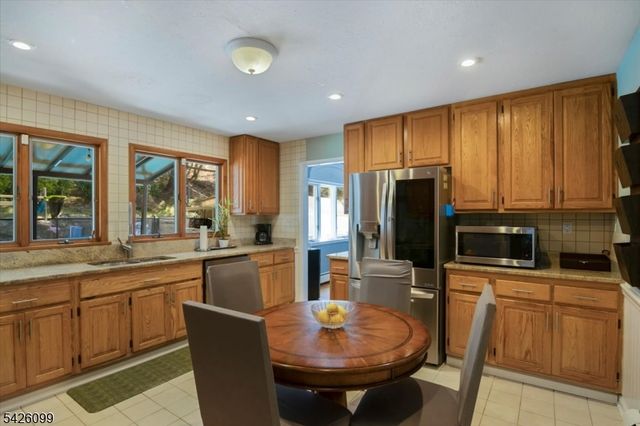 52 Molinari Dr, Wanaque Boro, NJ 07465