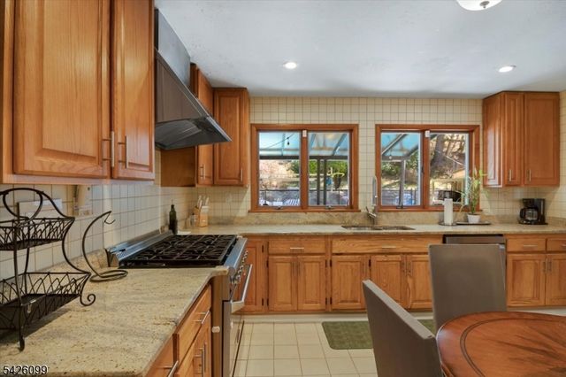 52 Molinari Dr, Wanaque Boro, NJ 07465