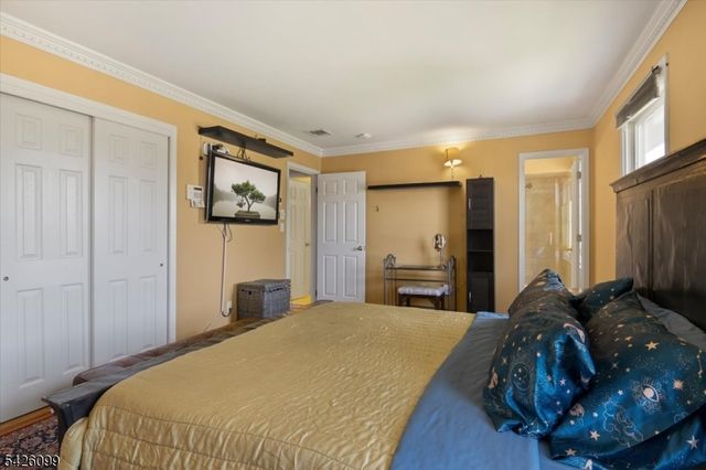 52 Molinari Dr, Wanaque Boro, NJ 07465