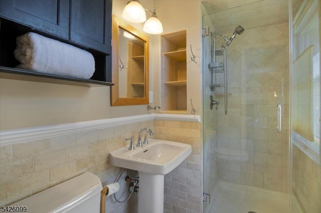 52 Molinari Dr, Wanaque Boro, NJ 07465