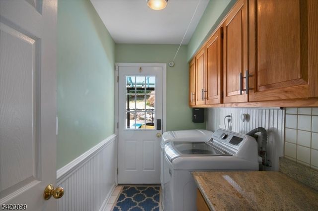 52 Molinari Dr, Wanaque Boro, NJ 07465