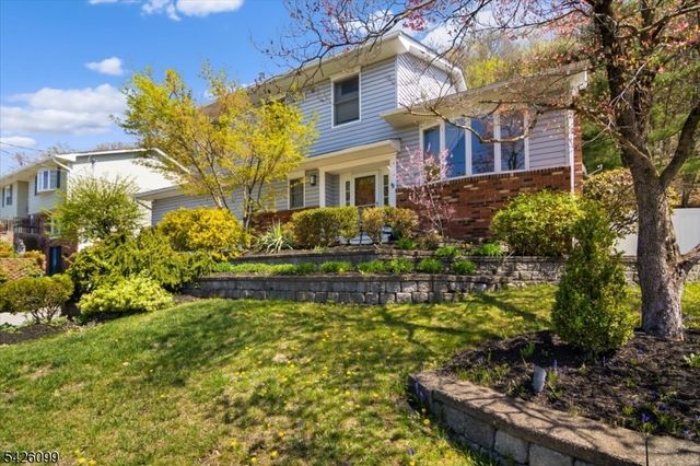 52 Molinari Dr, Wanaque Boro, NJ 07465