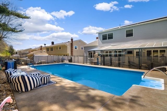 52 Molinari Dr, Wanaque Boro, NJ 07465