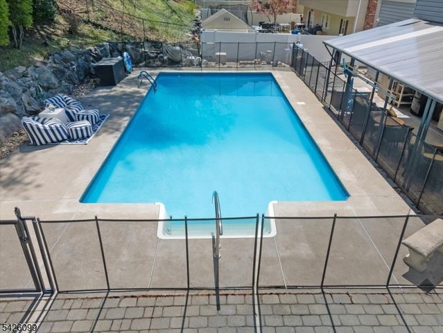 52 Molinari Dr, Wanaque Boro, NJ 07465