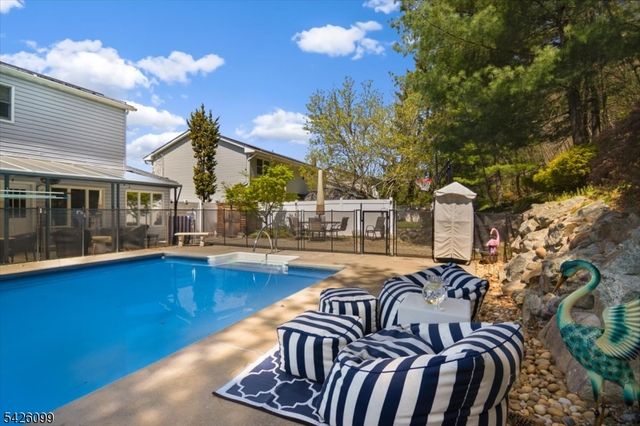 52 Molinari Dr, Wanaque Boro, NJ 07465