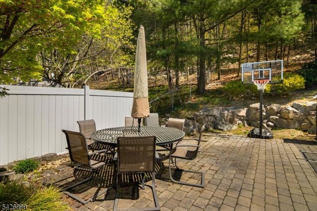 52 Molinari Dr, Wanaque Boro, NJ 07465