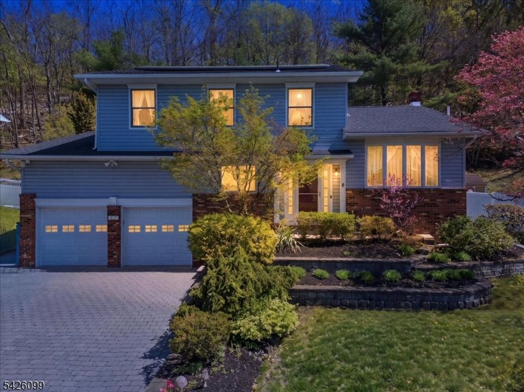 52 Molinari Dr, Wanaque Boro, NJ 07465