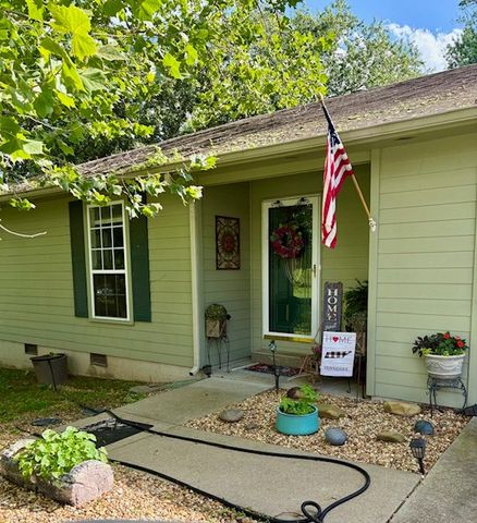 16 Town Rd, Fayetteville, TN 37334