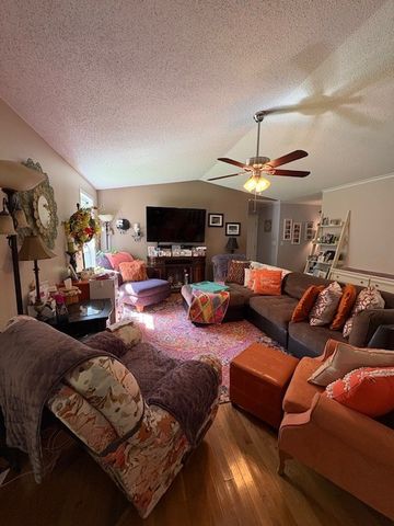 16 Town Rd, Fayetteville, TN 37334