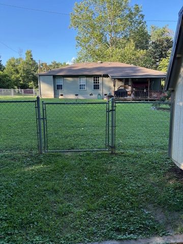 16 Town Rd, Fayetteville, TN 37334