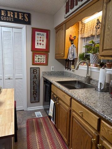 16 Town Rd, Fayetteville, TN 37334