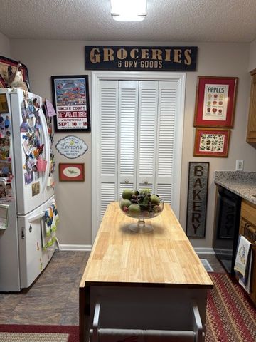 16 Town Rd, Fayetteville, TN 37334