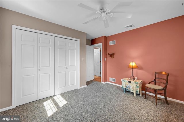 222 AUDREY DR, Lititz, PA 17543