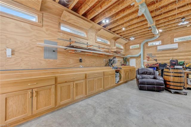 2228 Starfish RD, Virginia Beach, VA 23451