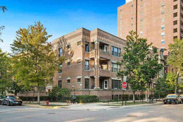 852 W Grace Street T, Chicago, IL 60613