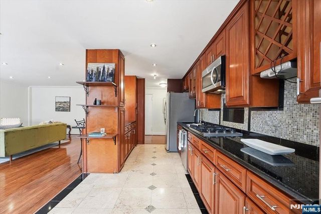 6010 Boulevard East 37, West New York, NJ 07093