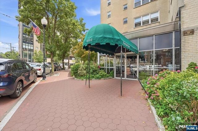 6010 Boulevard East 37, West New York, NJ 07093